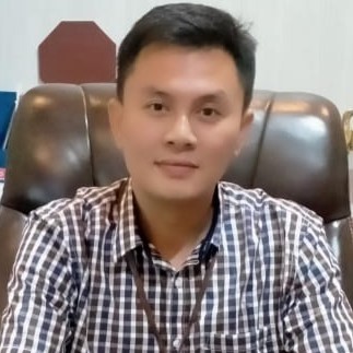 Dr .H. Firman Freaddy Busroh, SH, M.Hum